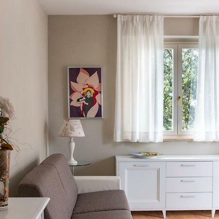2-Bedroom Apt, With Balcony & Aircondition - 50 M From The Beach Marina di Pietrasanta Esterno foto