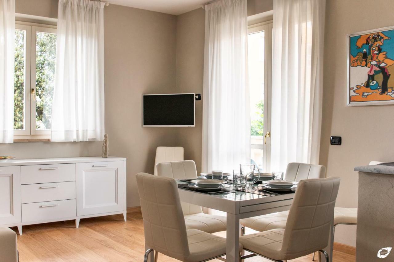 2-Bedroom Apt, With Balcony & Aircondition - 50 M From The Beach Marina di Pietrasanta Esterno foto