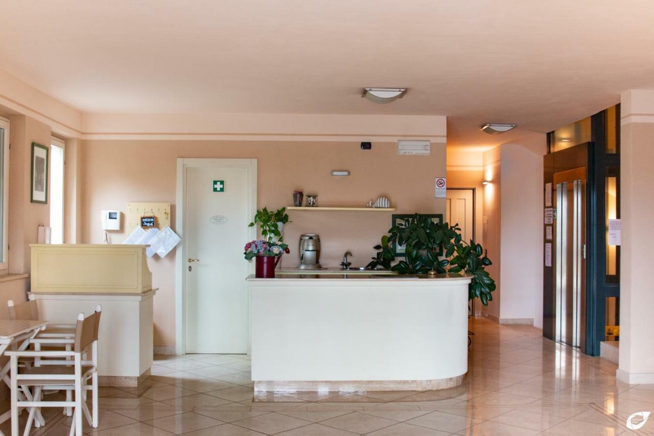 2-Bedroom Apt, With Balcony & Aircondition - 50 M From The Beach Marina di Pietrasanta Esterno foto
