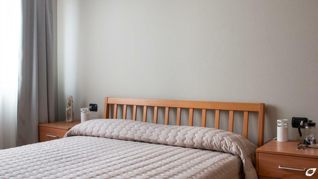 2-Bedroom Apt, With Balcony & Aircondition - 50 M From The Beach Marina di Pietrasanta Esterno foto