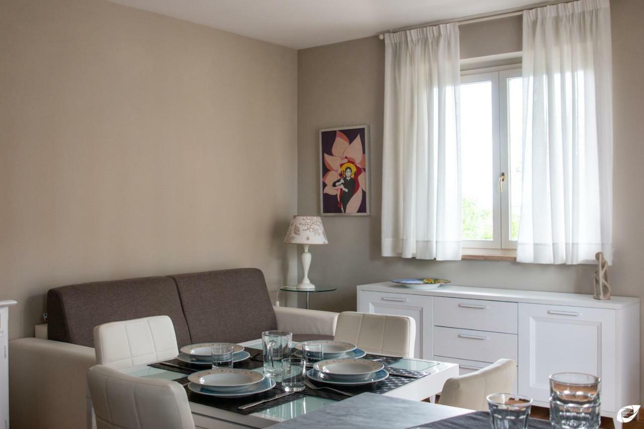 2-Bedroom Apt, With Balcony & Aircondition - 50 M From The Beach Marina di Pietrasanta Esterno foto