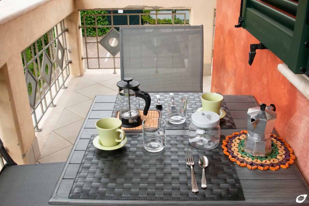 2-Bedroom Apt, With Balcony & Aircondition - 50 M From The Beach Marina di Pietrasanta Esterno foto